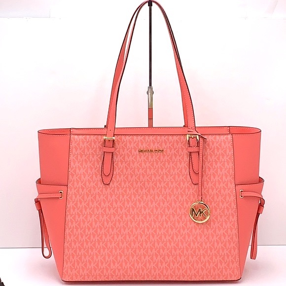 MICHAEL KORS GILLY LARGE DRAWSTRING TRAVEL TOTE GRAPEFRUIT SIGNATURE - Picture 4 of 16